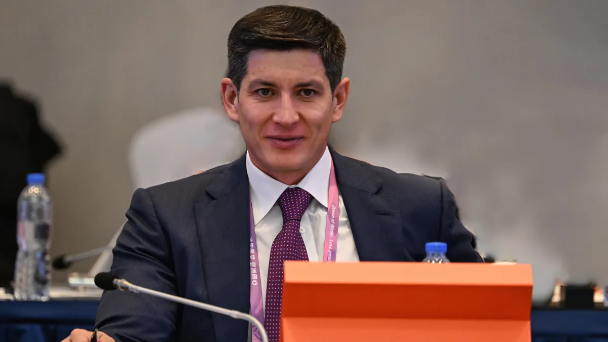 Отабек Умаров