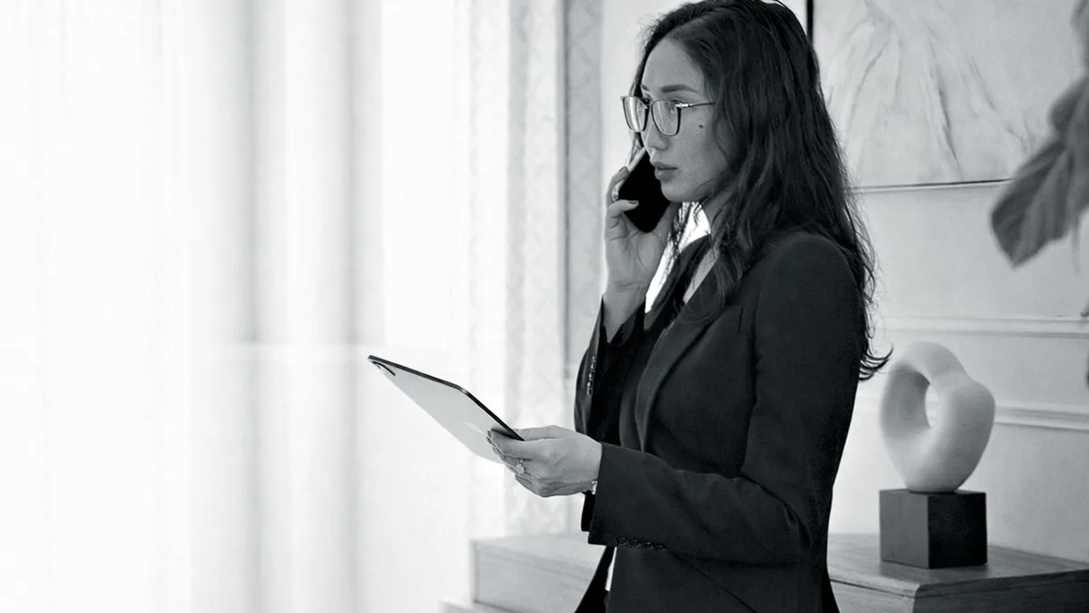 деловая женщина, менеджер, офис, звонок, телефонный разговор