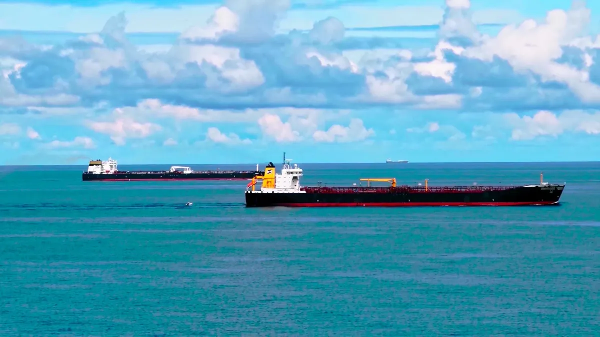 нефтяные танкеры, перевозки нефти, нефть, морские перевозки, море, баржа