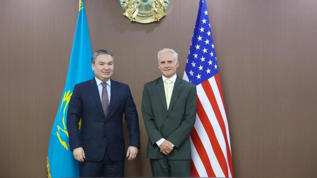 Ерсайын Нагаспаев и Доминик Хитон