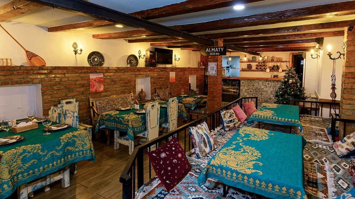 Интерьер ресторана Almaty в Тбилиси