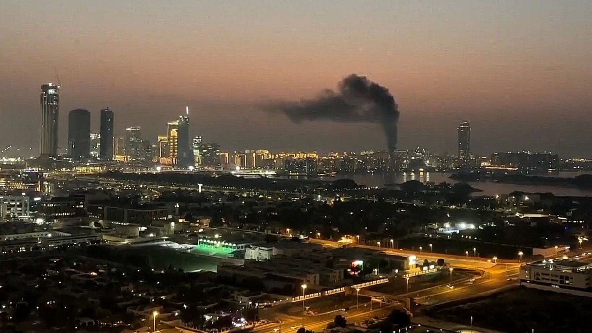 1 марта 2026 года. Горящее здание в центре Дубая