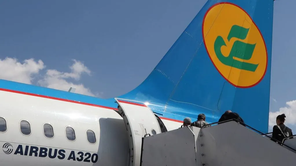 Самолет Uzbekistan Airways