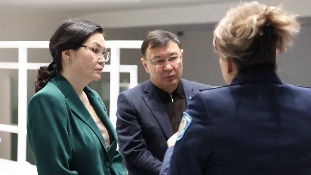 Марат Кожаев (в центре)