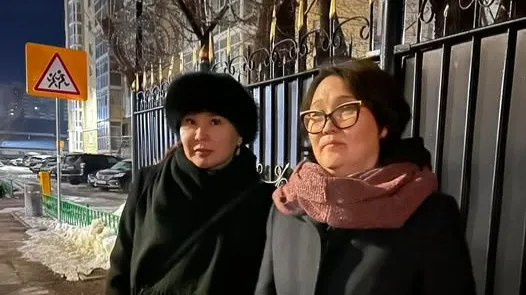 Ботагоз Омарова (справа)