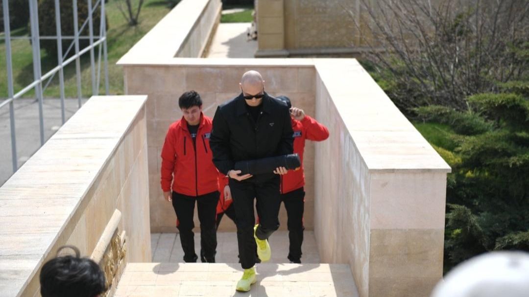 казахстанский режиссер Роберт Кун с капсулой времен