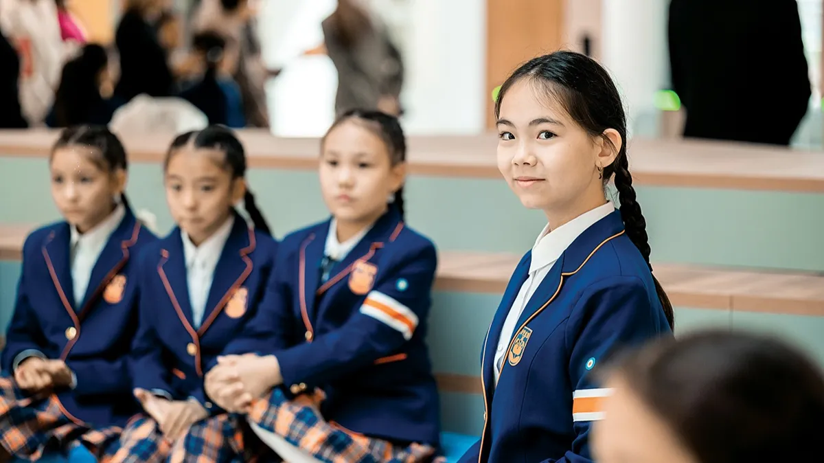 школьницы, школьная форма