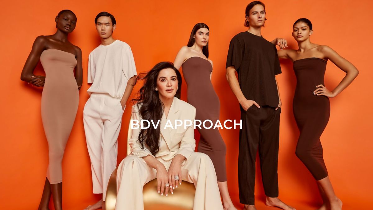 Шавана Вали (в центре) - основатель велнесс-пространства By Dr. Vali