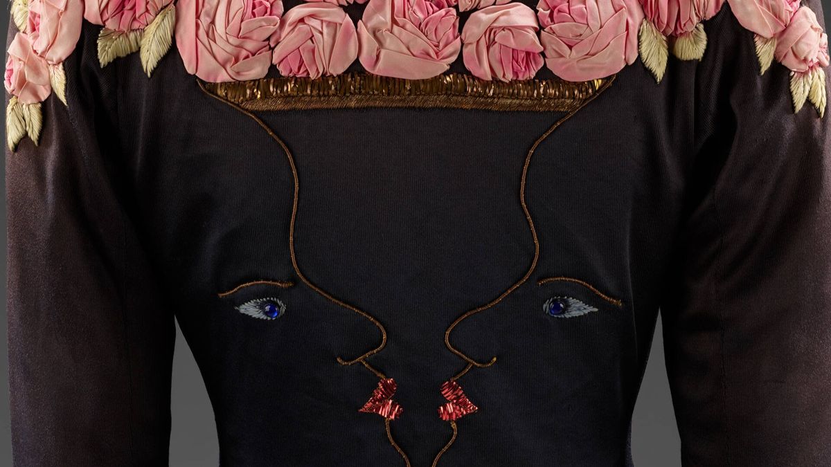 Вечернее пальто дизайна Эльзы Скиапарелли и Жана Кокто, 1937 год, Лондон