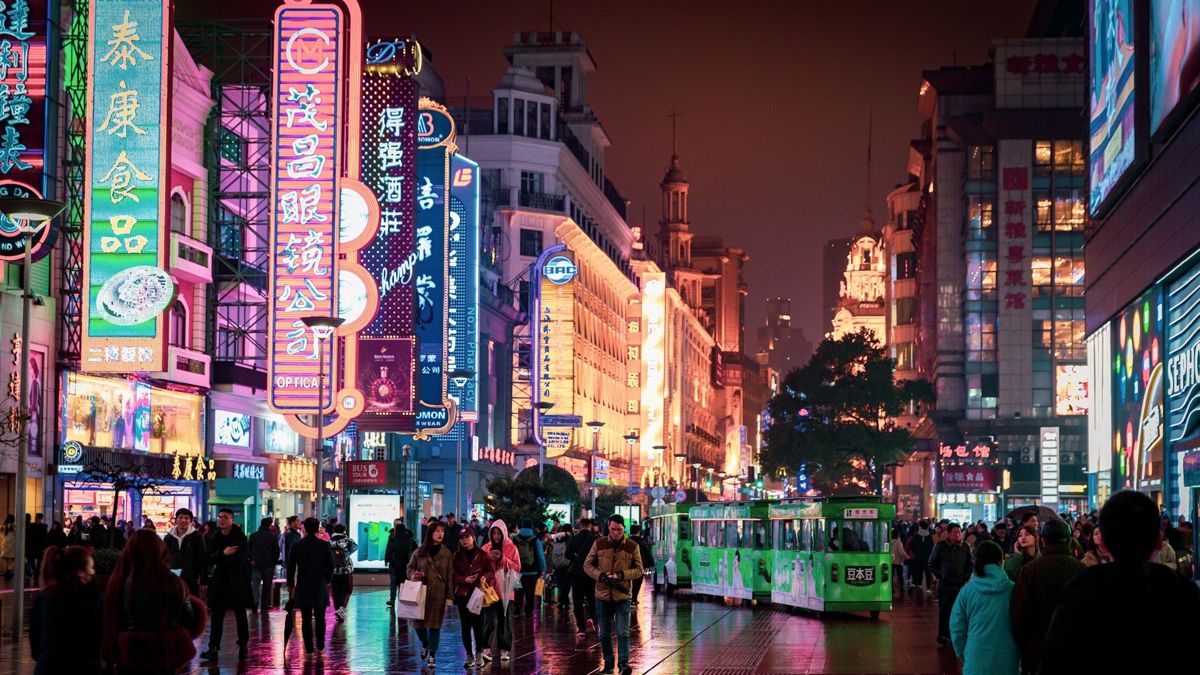 Нанкин-роуд &ndash; одна из главных туристических улиц Шанхая