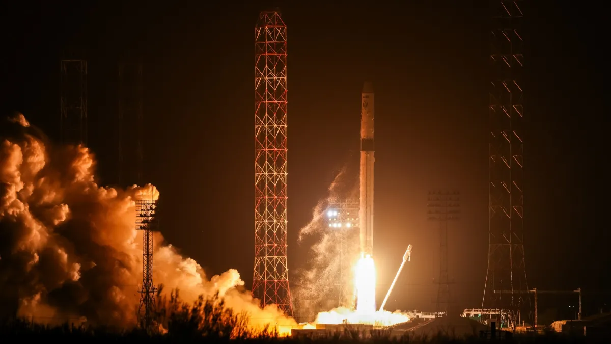 Испытательный пуск перспективной ракеты-носителя среднего класса «Союз-5/Сункар» с космического ракетного комплекса «Байтерек»