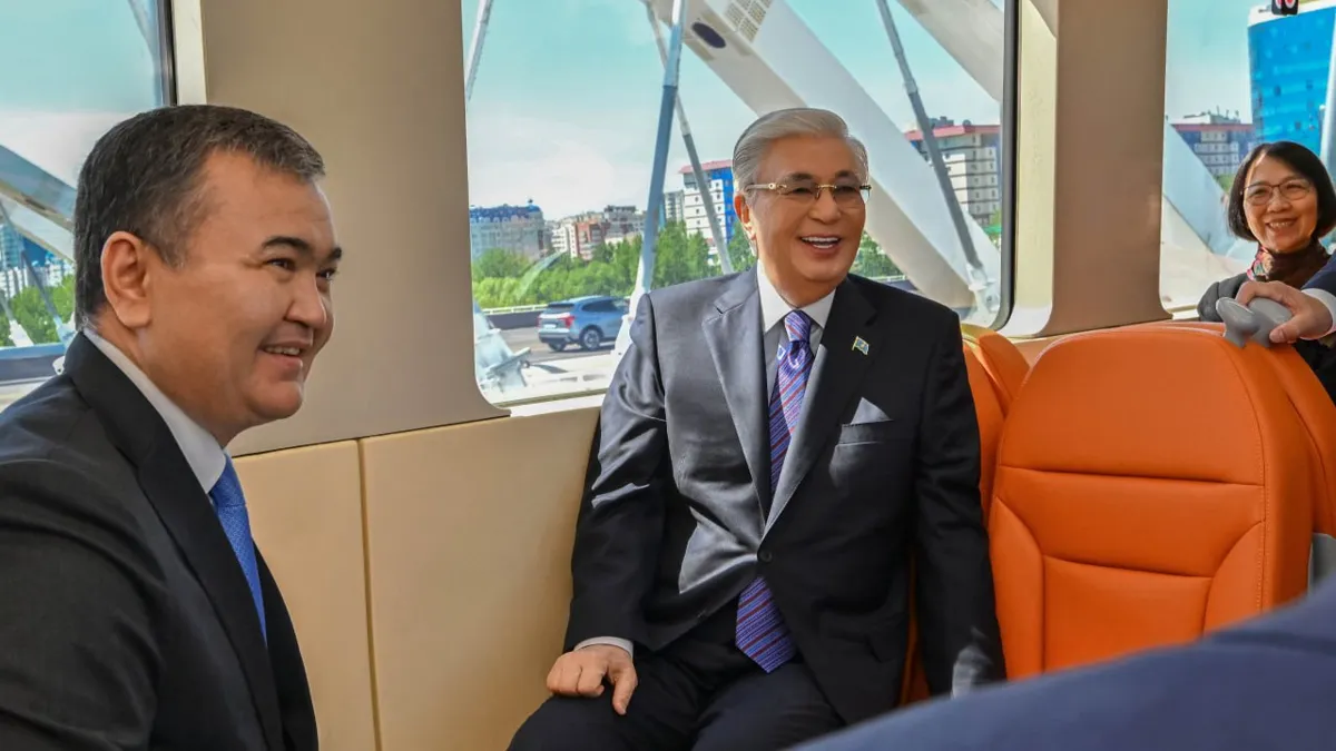 Касым-Жомарт Токаев запустил LRT в Астане, 16 мая 2026