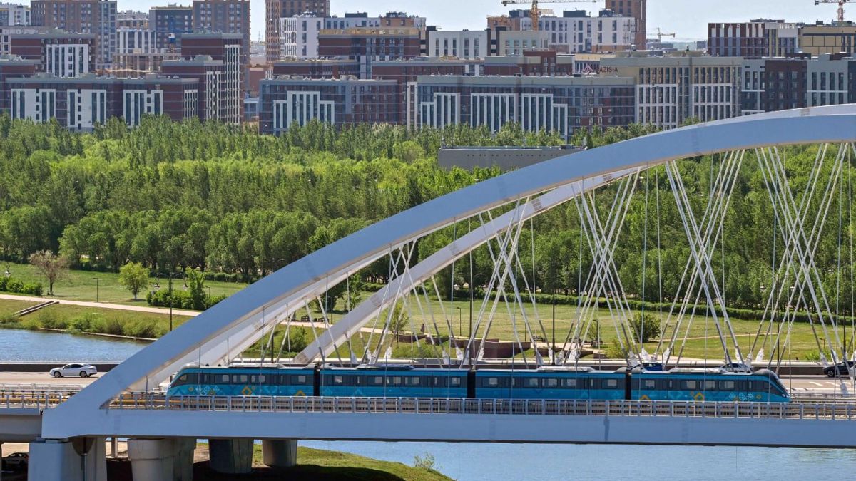Касым-Жомарт Токаев запустил LRT в&nbsp;Астане, 16&nbsp;мая 2026