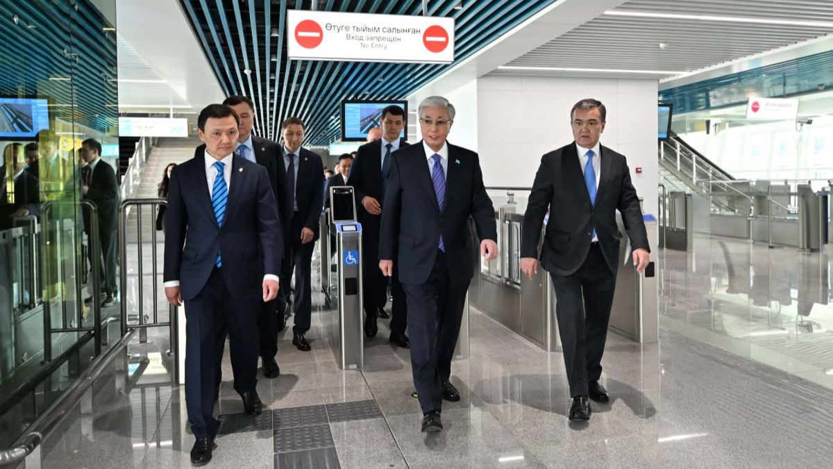 Касым-Жомарт Токаев запустил LRT в&nbsp;Астане, 16&nbsp;мая 2026