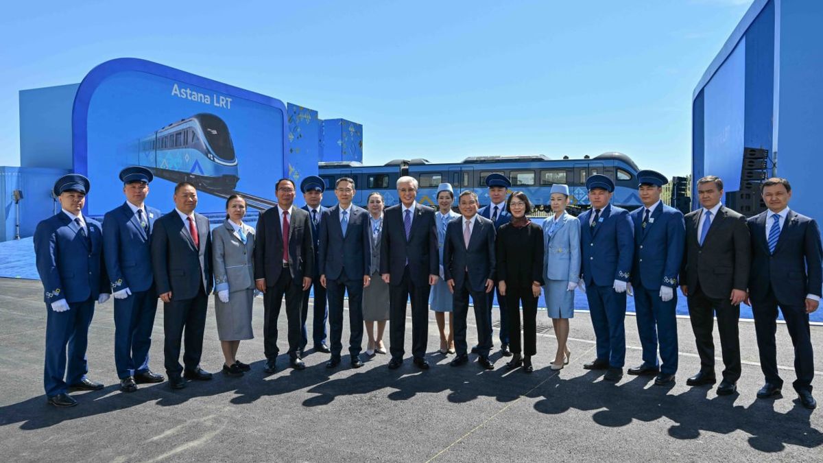 Касым-Жомарт Токаев запустил LRT в&nbsp;Астане, 16&nbsp;мая 2026