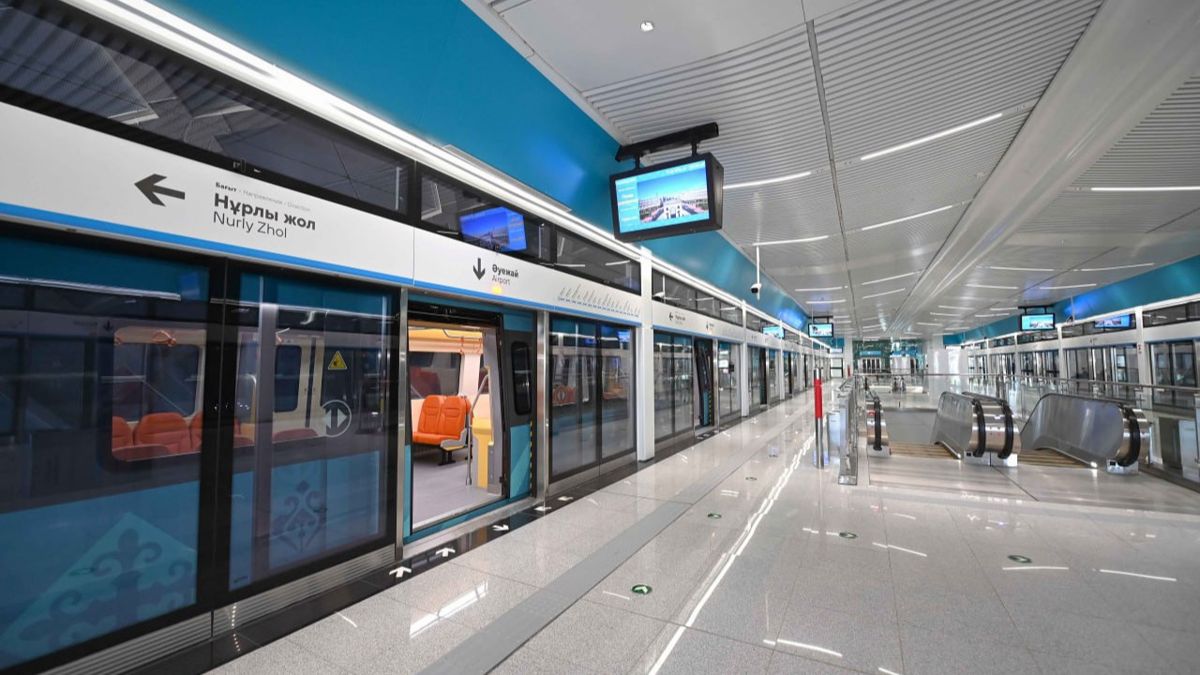 Касым-Жомарт Токаев запустил LRT в&nbsp;Астане, 16&nbsp;мая 2026