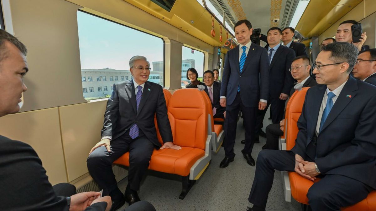 Касым-Жомарт Токаев запустил LRT в&nbsp;Астане, 16&nbsp;мая 2026