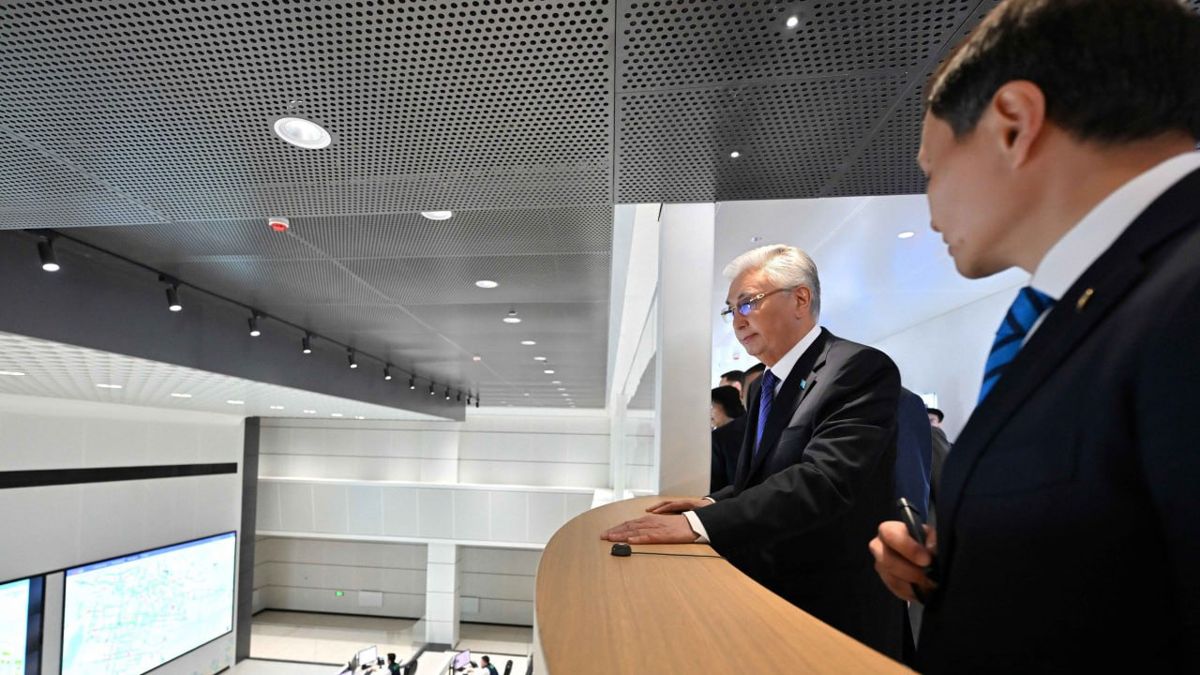 Касым-Жомарт Токаев запустил LRT в&nbsp;Астане, 16&nbsp;мая 2026