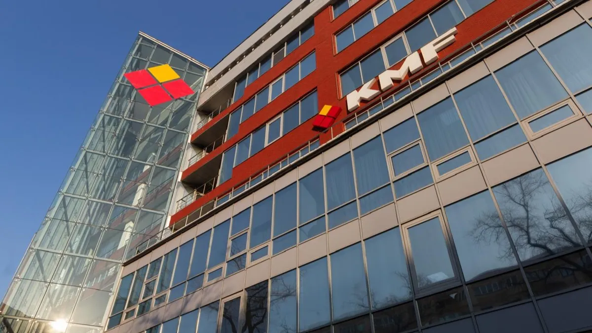 Фасад банка KMF
