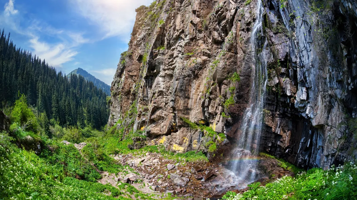 Бутаковский водопад в горах Алматы