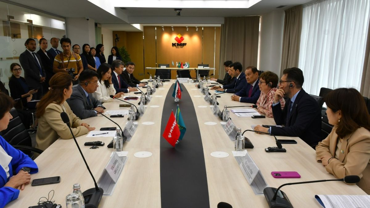 KMF Банк,  ЕБРР