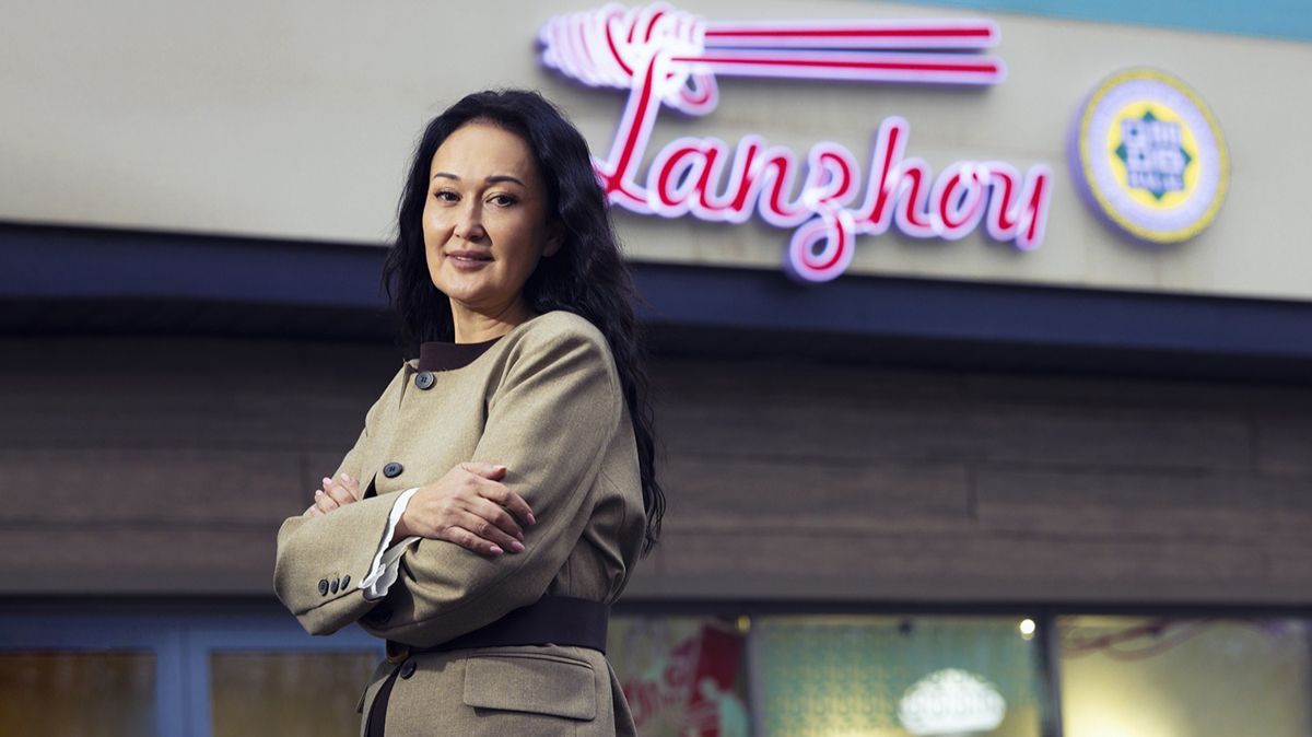 Гульбану Майгарин на фоне Lanzhou