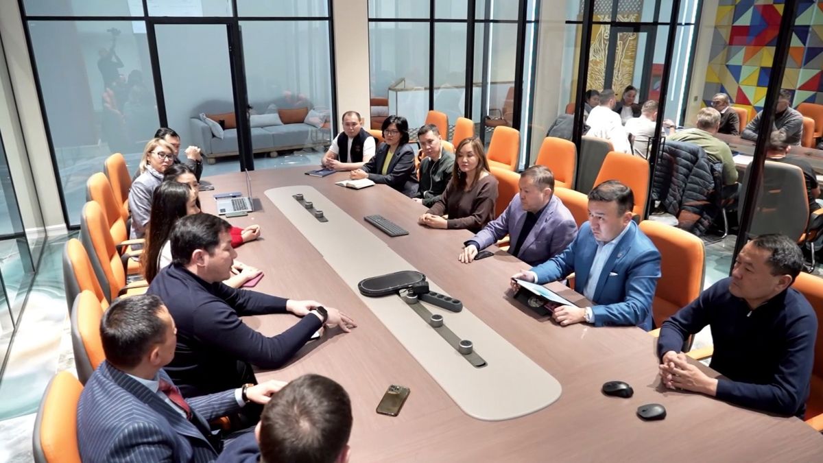 совещание за столом, TAS GROUP 