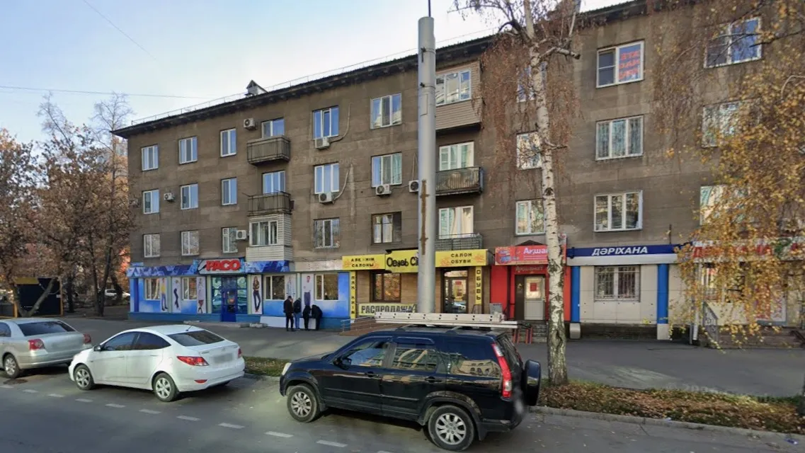 Магазины на первом этаже жилого дома в Алматы