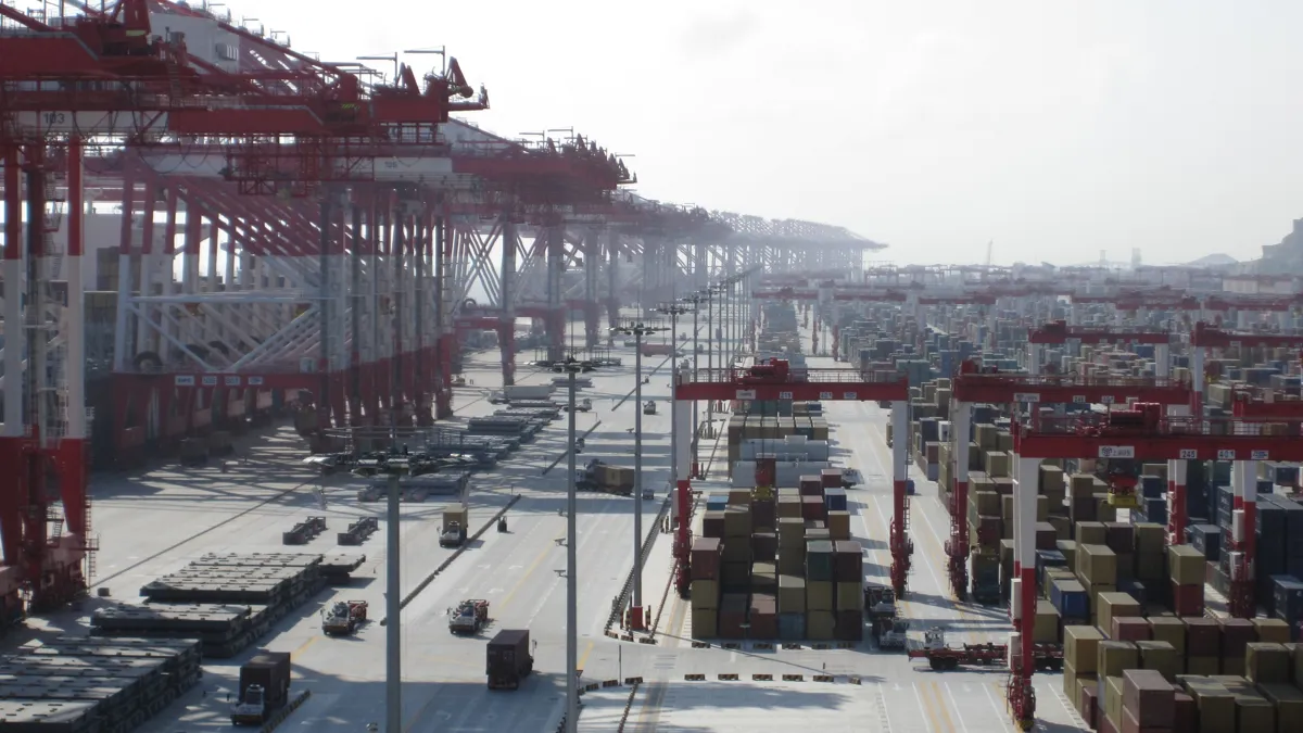 Порт Яншань (Yangshan Port), давший название «премии Яншань»