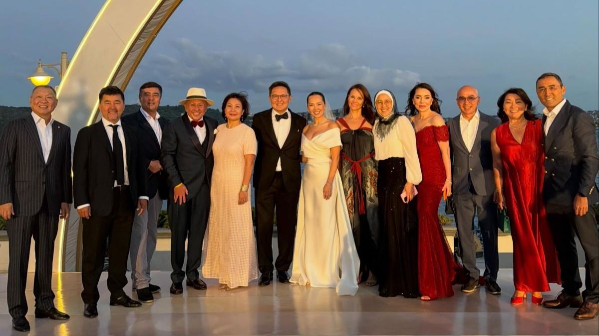 Гости на свадьбе Томского и Лукпановой - Байтасов, Рахимбаев, Смагулов, Ким, Сейсембаев с женами