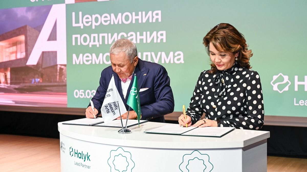 Основатель Almaty Museum of Arts Нурлан Смагулов  и председатель правления Halyk Bank Умут Шаяхметова