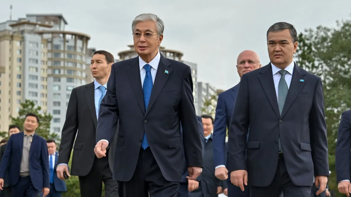 Президент РК Касым-Жомарт Токаев и аким Астаны Женис Касымбек
