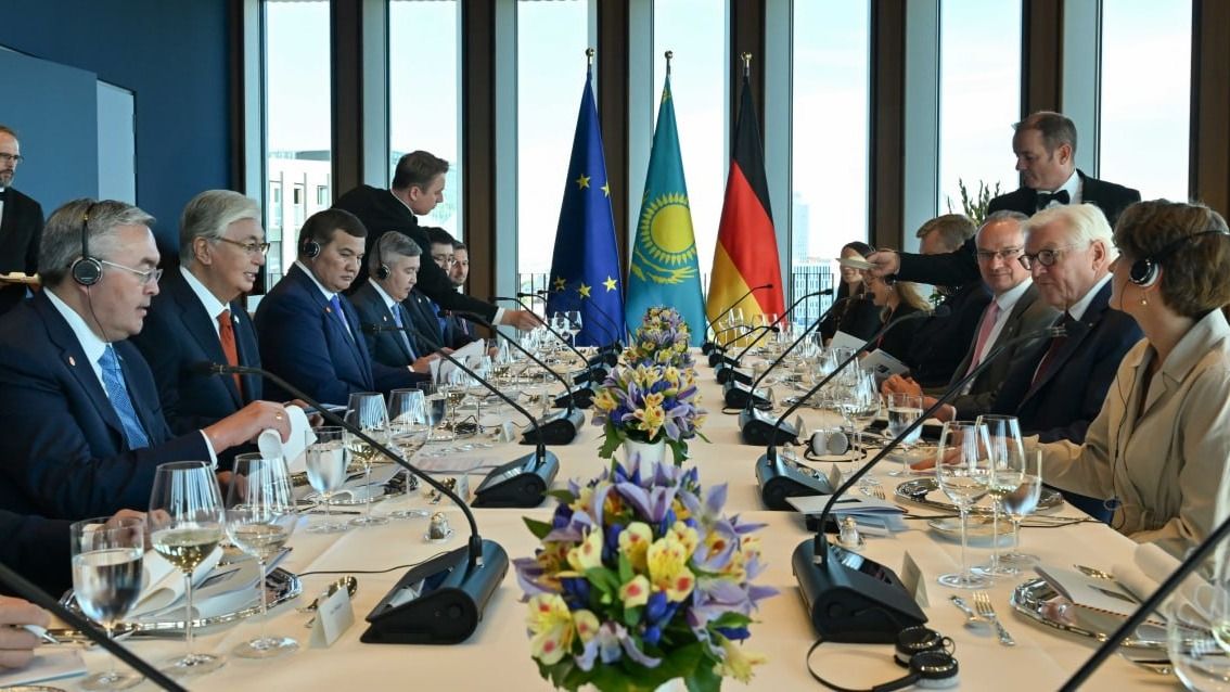 Касым-Жомарт Токаев и Франк-Вальтер Штайнмайер провели переговоры в расширенном составе