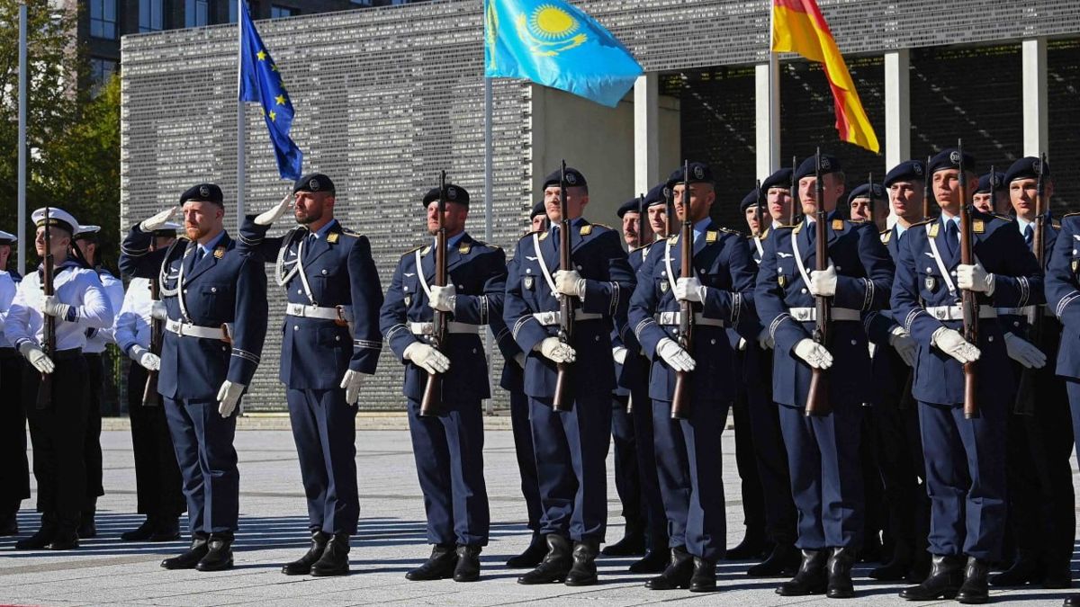 На церемонии встречи президента Казахстана
