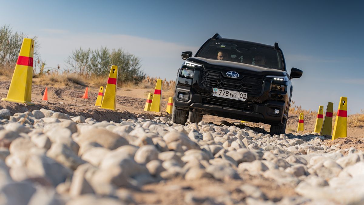 Subaru Outback на гравии