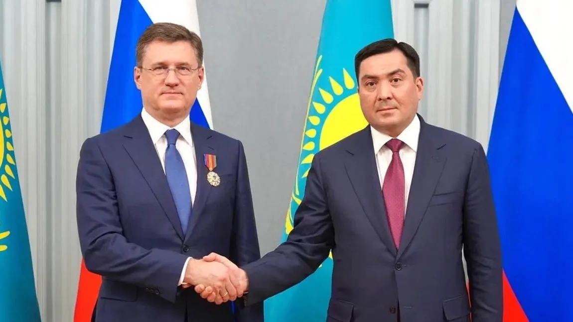 Александр Новак, Ерлан Аккенженов