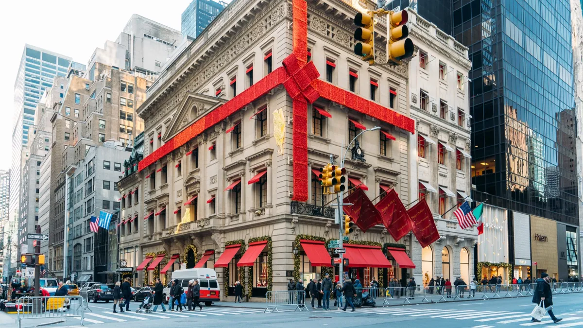 Здание Cartier в Нью-Йорке, украшенное к рождественским праздникам