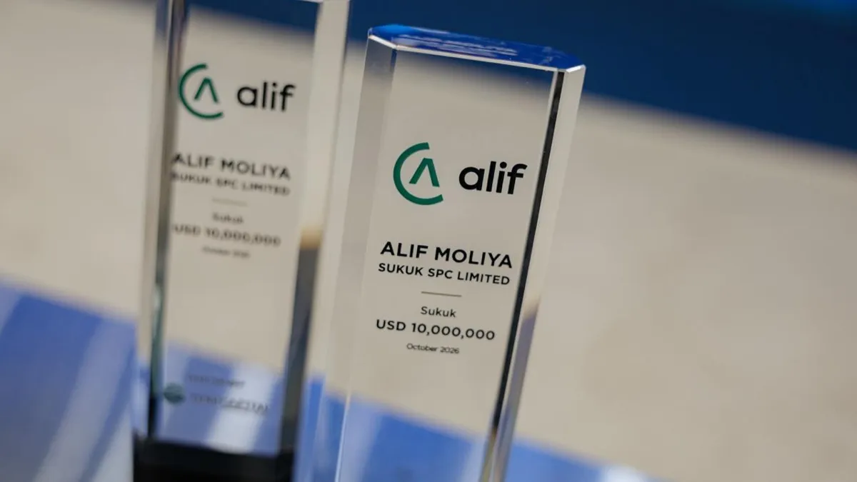 Стеклянные статуэтки с логотипом Alif