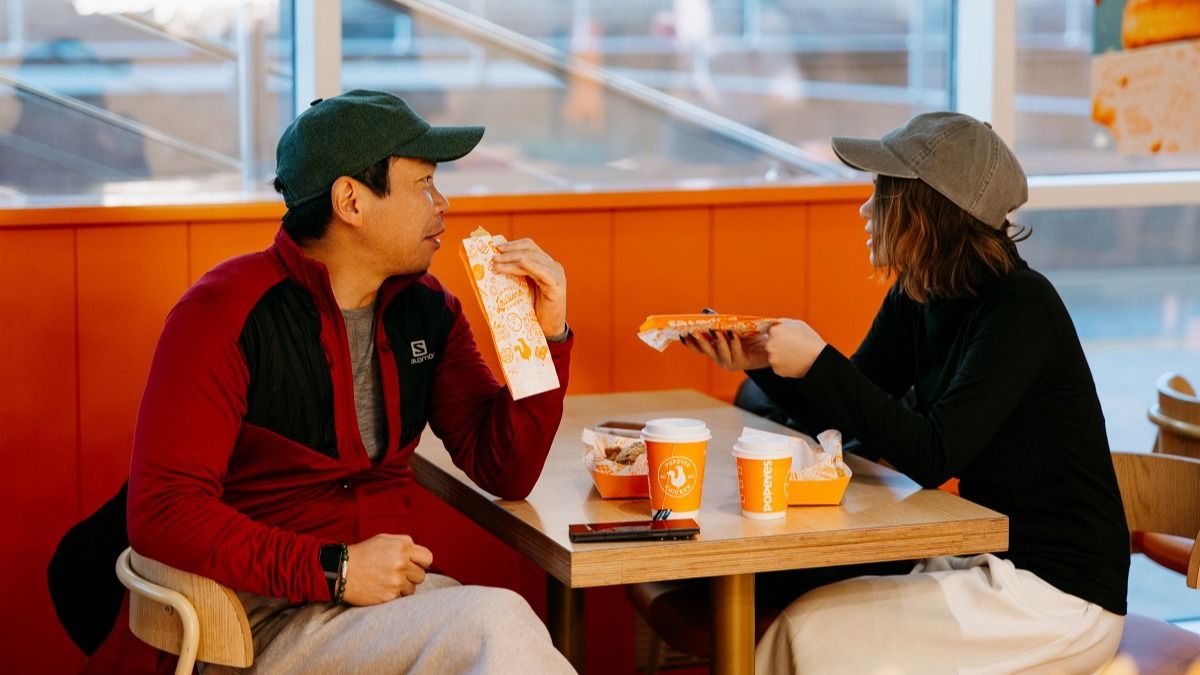 В зале Popeyes Kazakhstan